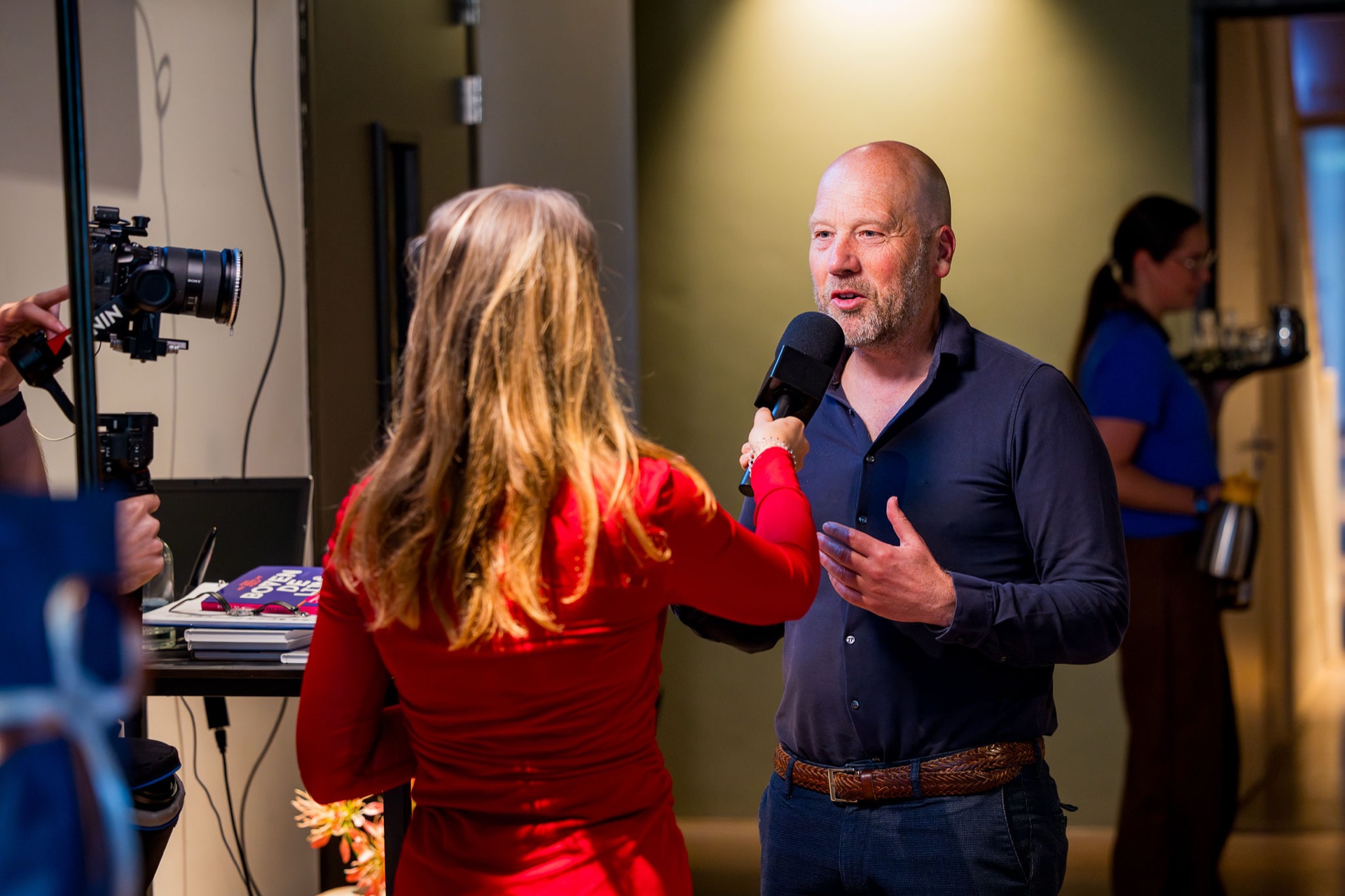 Wessel Tiessens wordt geïnterviewd voor de camera